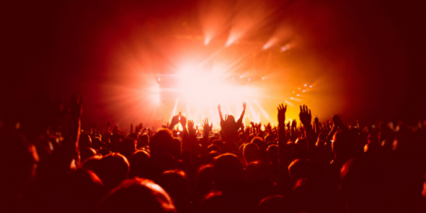 Oasis: Il ritorno leggendario a Cardiff e il trionfo del Brit-Pop